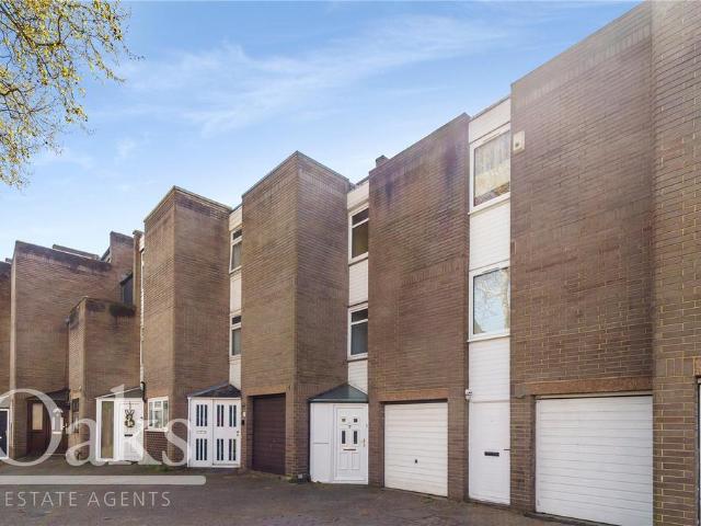 House for sale in Streatham Hill, Greater London