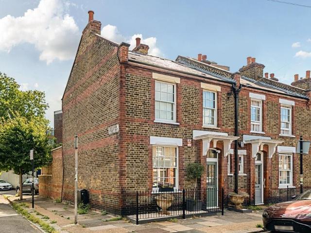 House for sale in Clapham Junction, Greater London
