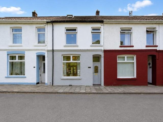 House for sale in Tonyrefail, Coedely