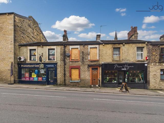 House for sale in Greaves, Bare