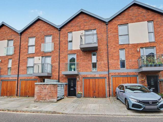 House for sale in Waterside Park, Southampton