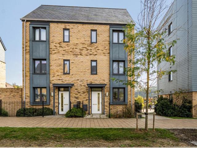 House for sale in Castle Hill, Dartford