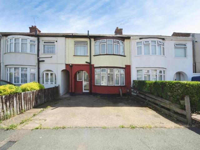 House for sale in Spring Park, Luton