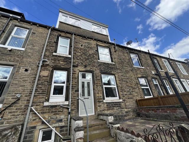 House for sale in Lower Wyke, West Yorkshire