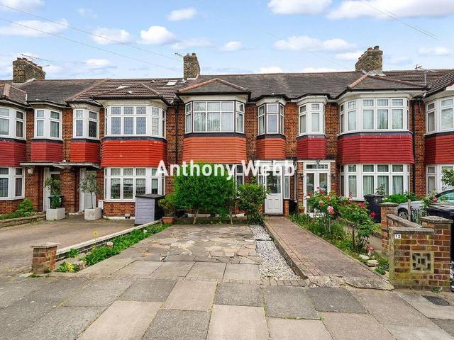 House for sale in Bowes, Greater London
