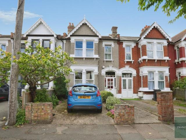 House for sale in Newbury Park, Greater London
