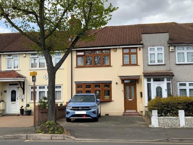 House for sale in Elm Park, Greater London