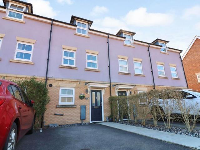 House for sale in Hedge End, Helford