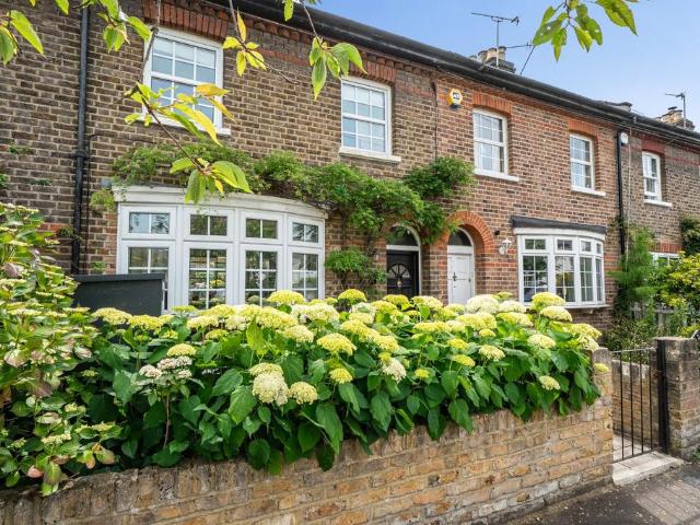 House for sale in Kew, Greater London