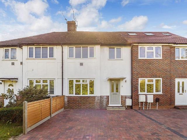 House for sale in Stoneleigh, Ewell