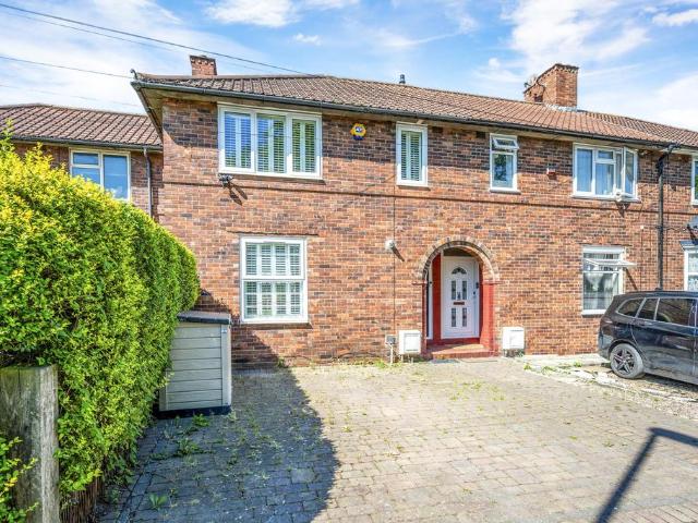 House for sale in Rosehill, Greater London