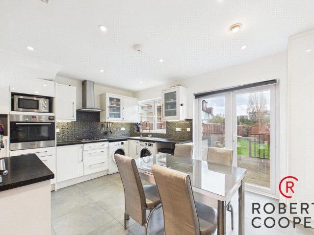 House for sale in Harrow Weald, Greater London