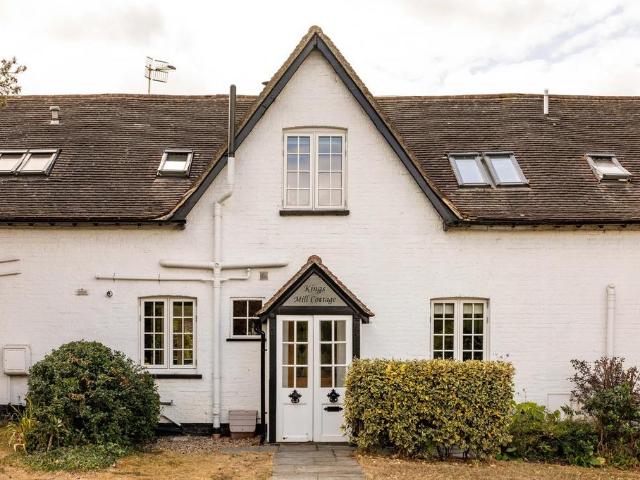 House for sale in Nutfield, Hillview