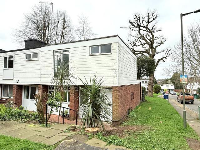 House for sale in Woodside Park, Greater London