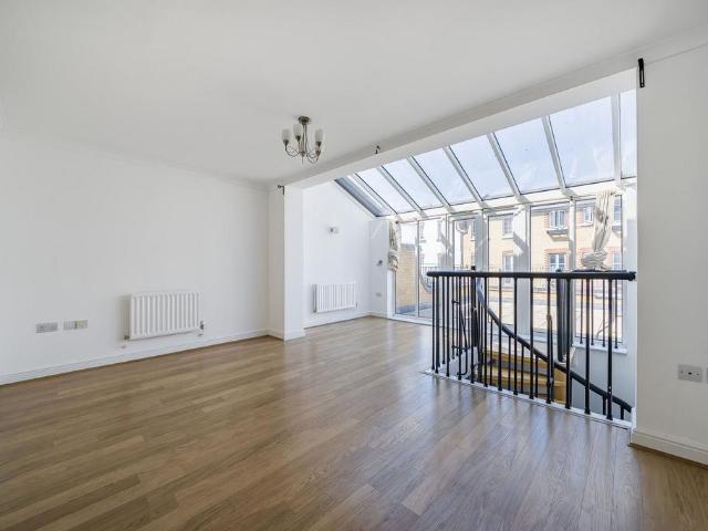 House for sale in Old Kent Road, Greater London