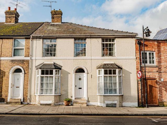 House for sale in Oad Street, Kent
