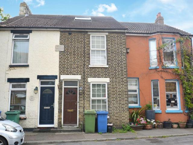 House for sale in Oad Street, Kent