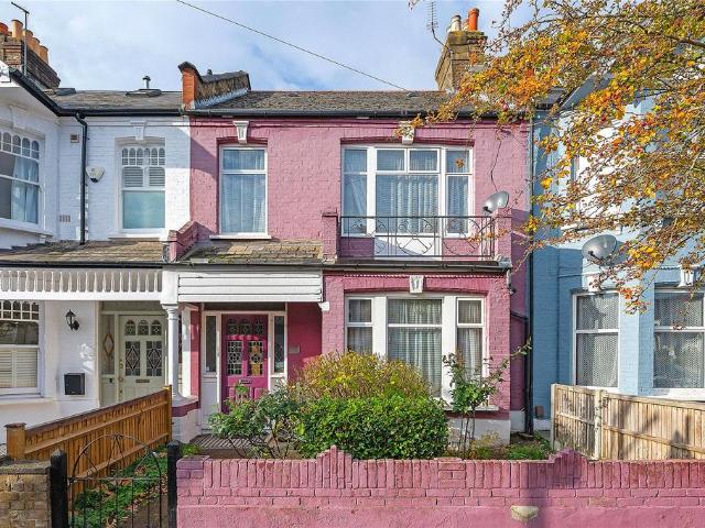 House for sale in Southfields, Greater London