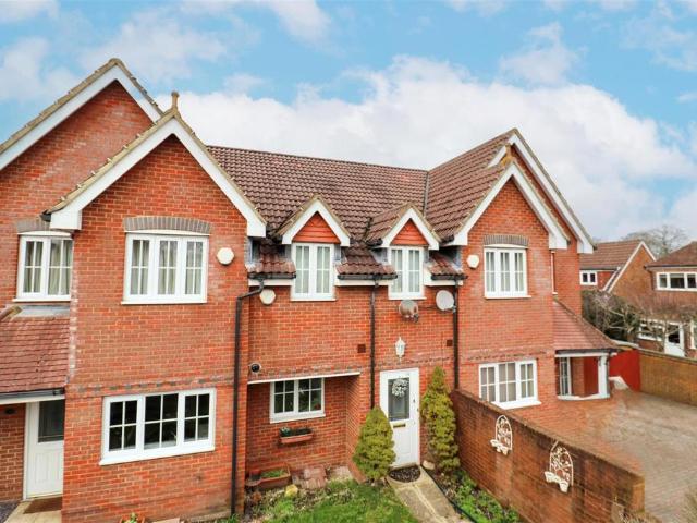 House for sale in The Crescent, Farnborough
