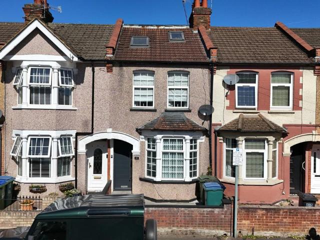 House for sale in Holywell Estate, North Watford