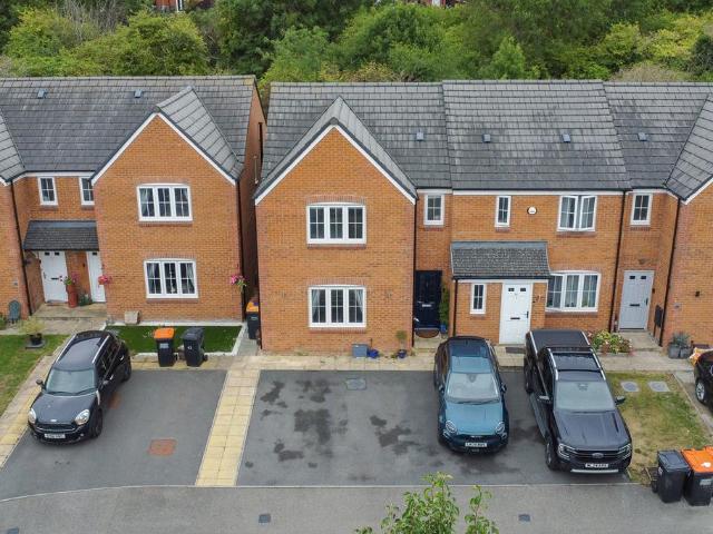 House for sale in Houghton Regis, Bedfordshire