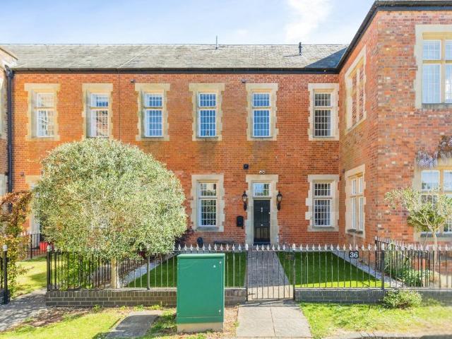 House for sale in Green Close, Warwickshire