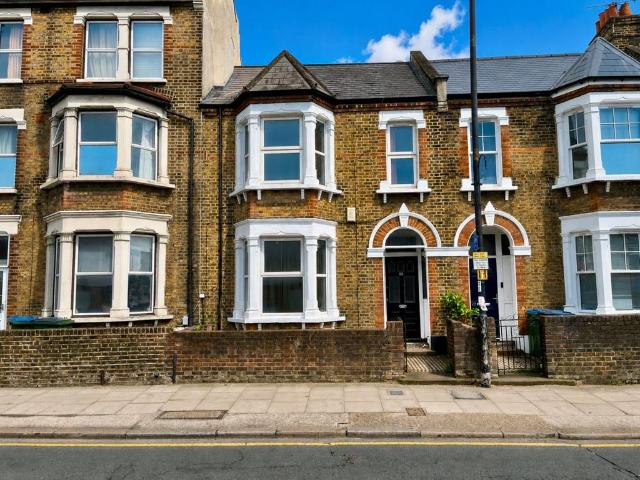 House for sale in East Greenwich, Greater London