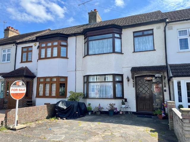 House for sale in Gidea Park, Greater London