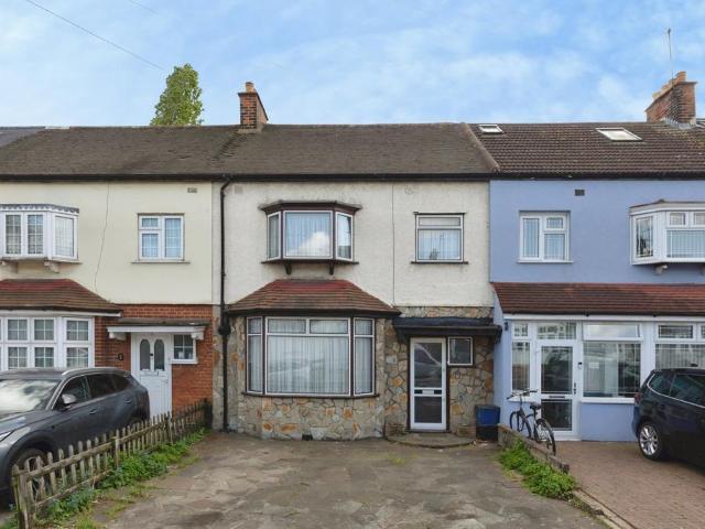 House for sale in Newbury Park, Greater London