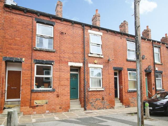 House for sale in Hyde Park, West Yorkshire