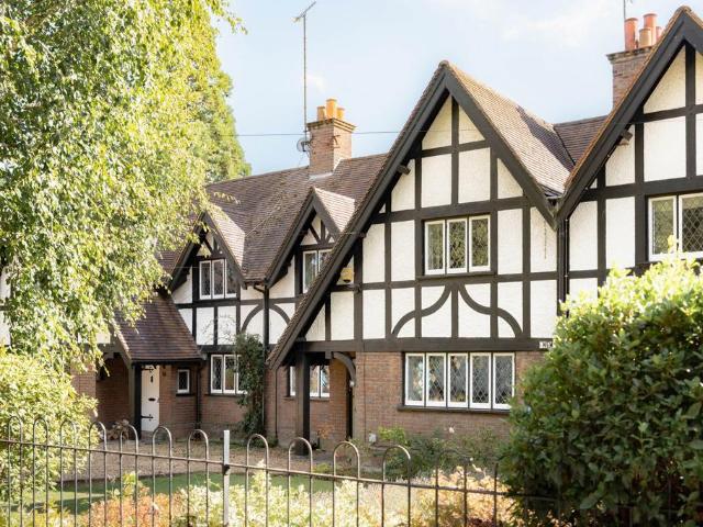 House for sale in Aldbury, Dacorum
