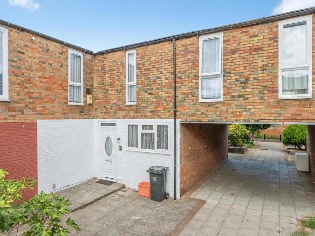 House for sale in Laindon, Essex