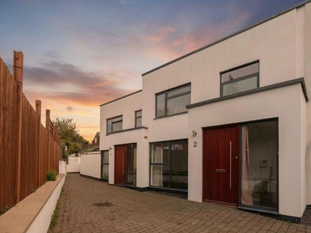 House for sale in Greater London