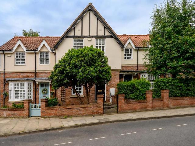 House for sale in High Field, York