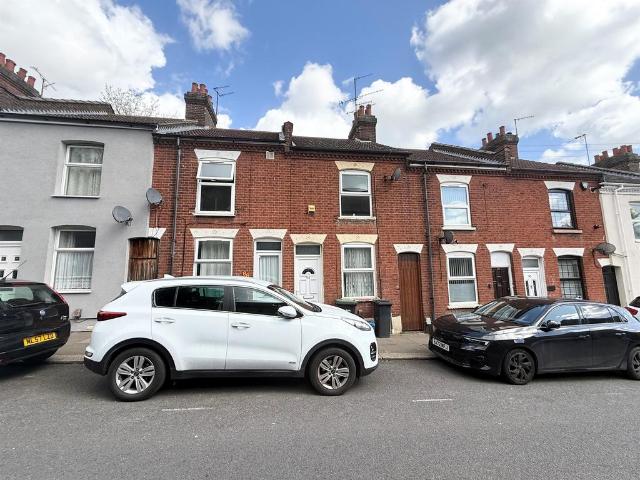 House for sale in Spring Park, Luton