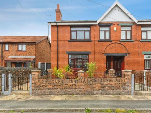 House for sale in Guide Bridge, Greenheys