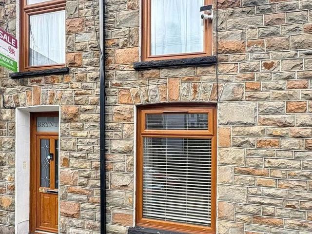 House for sale in Pentre, Ton Pentre