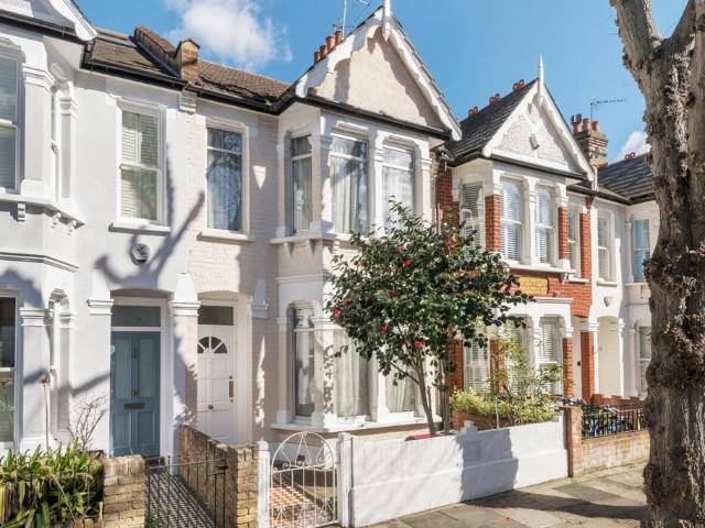House for sale in London Borough of Hounslow, Strand