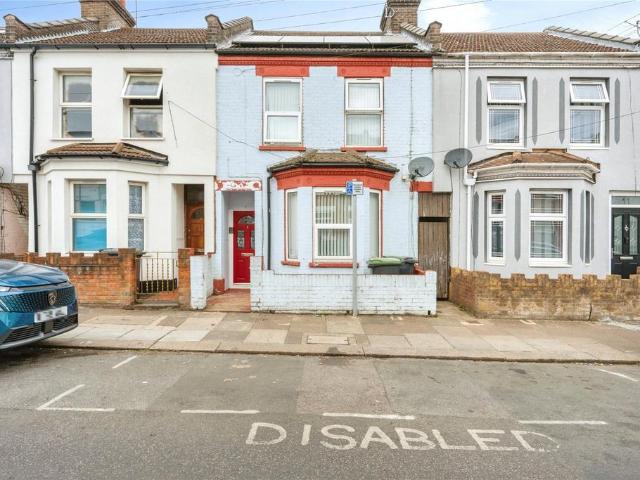 House for sale in Spring Park, Luton