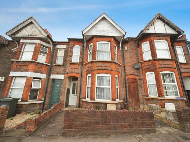 House for sale in Spring Park, Luton