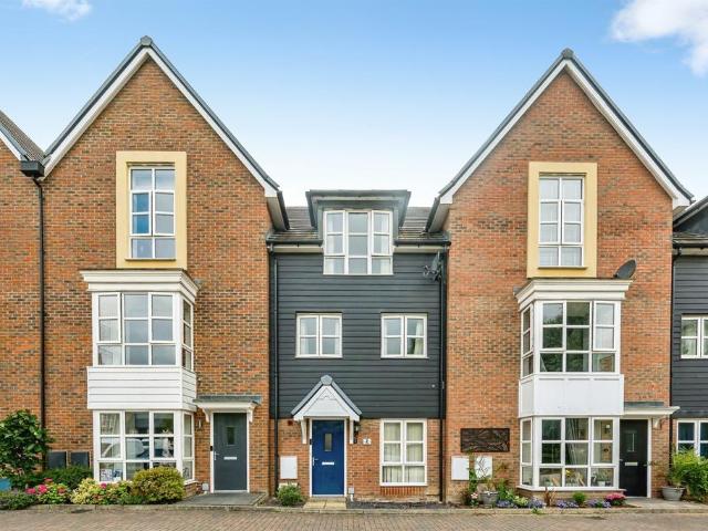 House for sale in Walton Court, Aylesbury