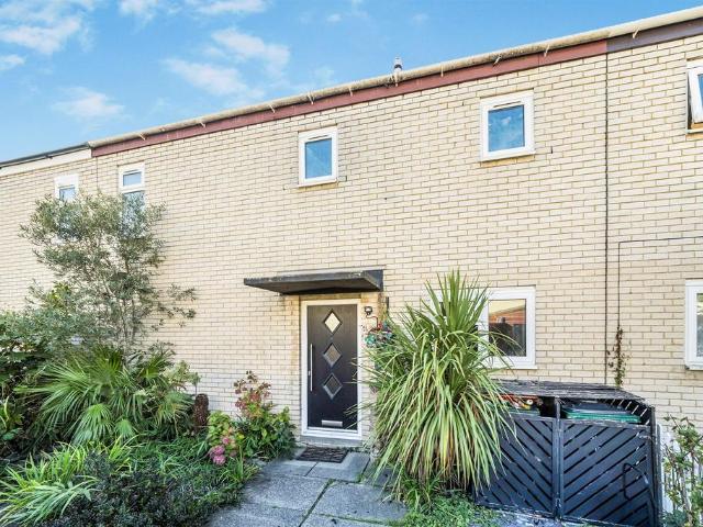 House for sale in Furnace Green, Crawley
