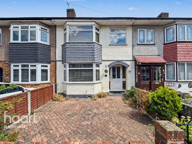 House for sale in Rainham, Greater London