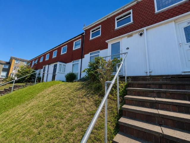 House for sale in Spring Park, Luton