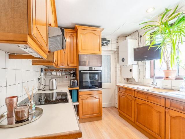 House for sale in London Borough of Merton, Raynes Park