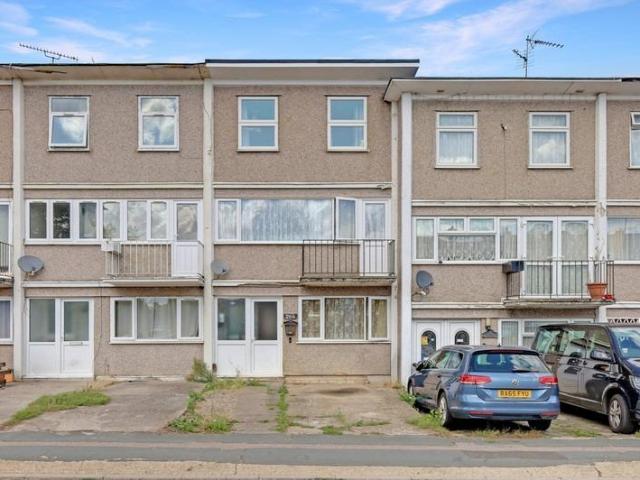 House for sale in Vange, Essex