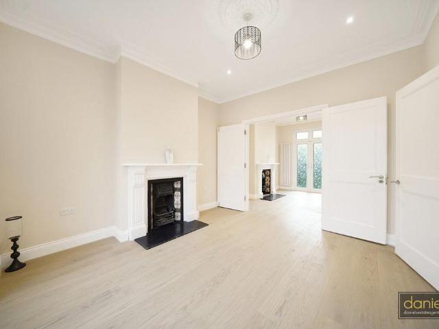 House for sale in Harlesden, Greater London