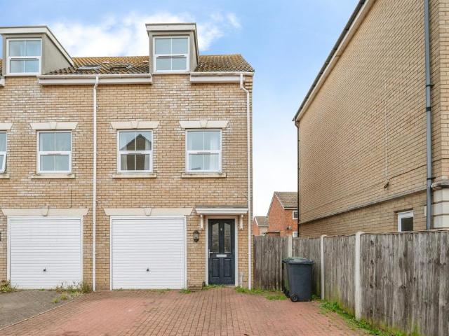 House for sale in Cobholm Island, Great Yarmouth