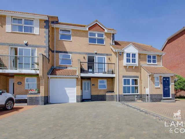 House for sale in Dale Hill, Essex