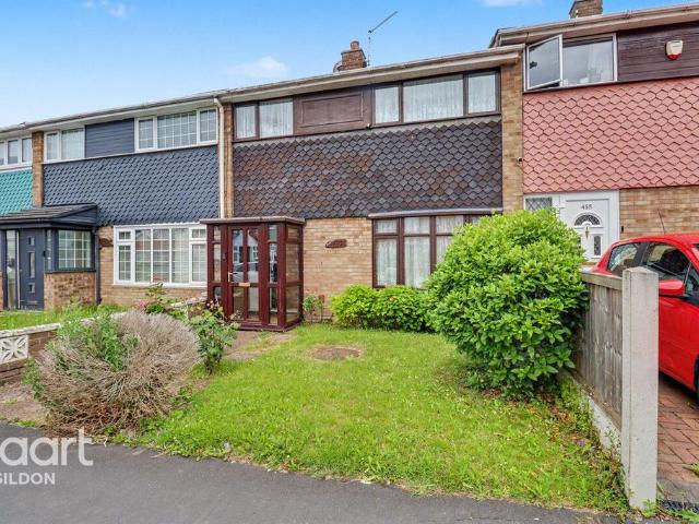 House for sale in Laindon, Essex